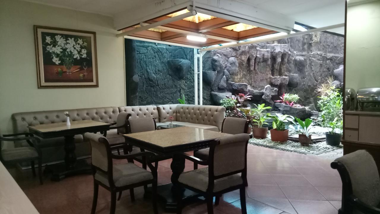 Hotel Mirah Sartika Bogor Exteriör bild